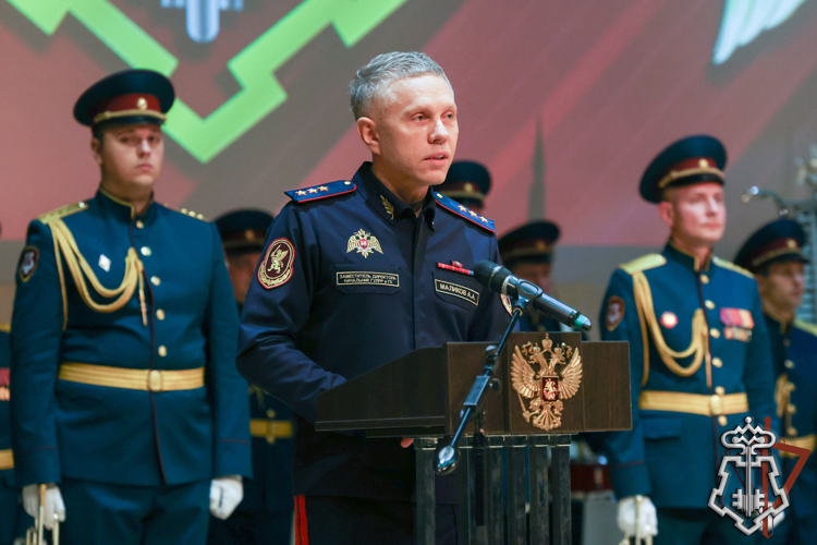 Заместитель директора Росгвардии Василий Сонин вручил государственные и ведомственные награды сотрудникам вневедомственной охраны в день профессионального праздника