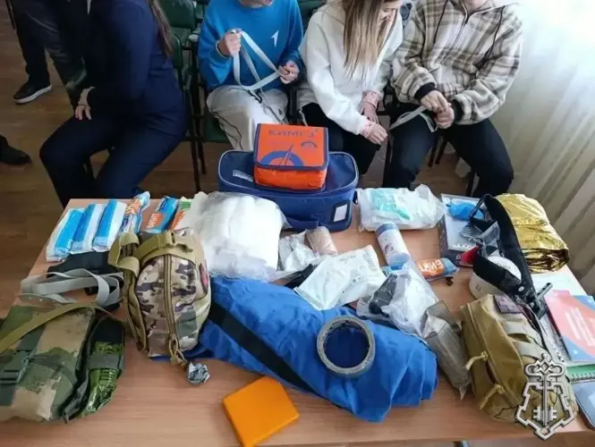 Сотрудники Росгвардии провели занятия по тактической медицине и первой помощи для школьников