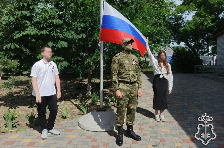 Представители Росгвардии стали почетными гостями на торжественной школьной линейке в Бердянске
