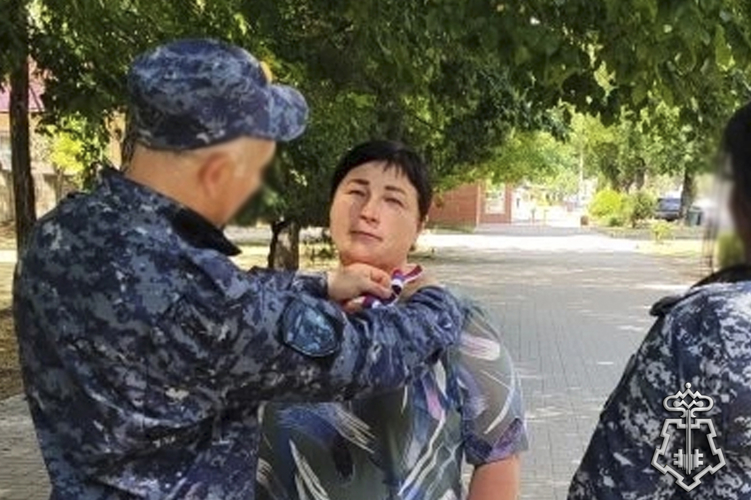 Росгвардейцы поздравили граждан с Днем России в Мелитополе