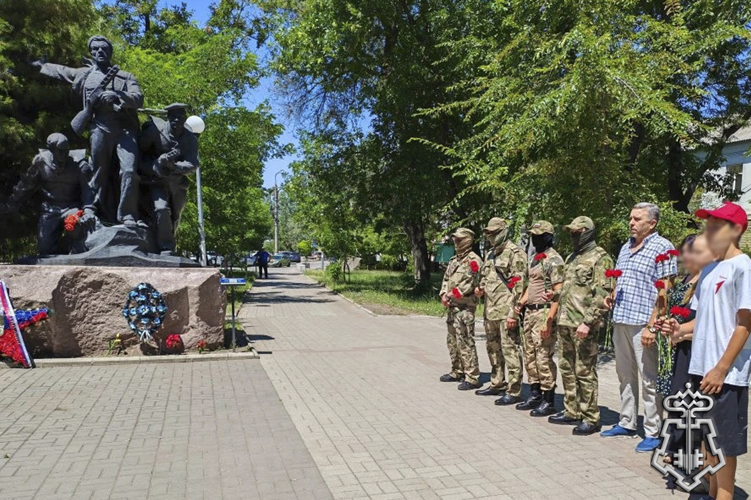 Сотрудники Росгвардии почтили память павших воинов-героев  в Запорожской области