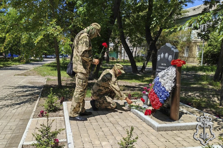 Сотрудники Росгвардии почтили память павших воинов-героев  в Запорожской области